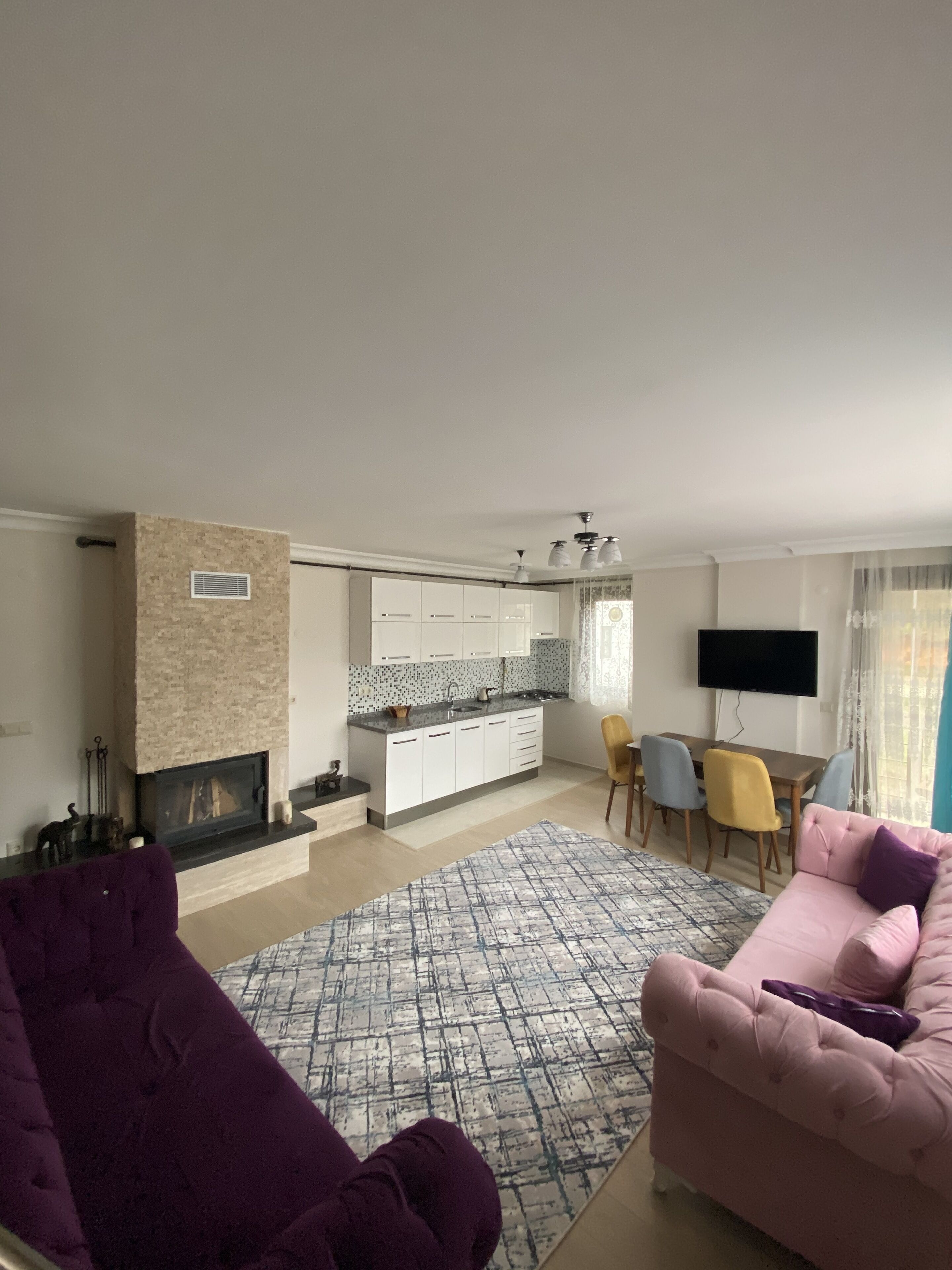 breakfast, lunch and dinner served