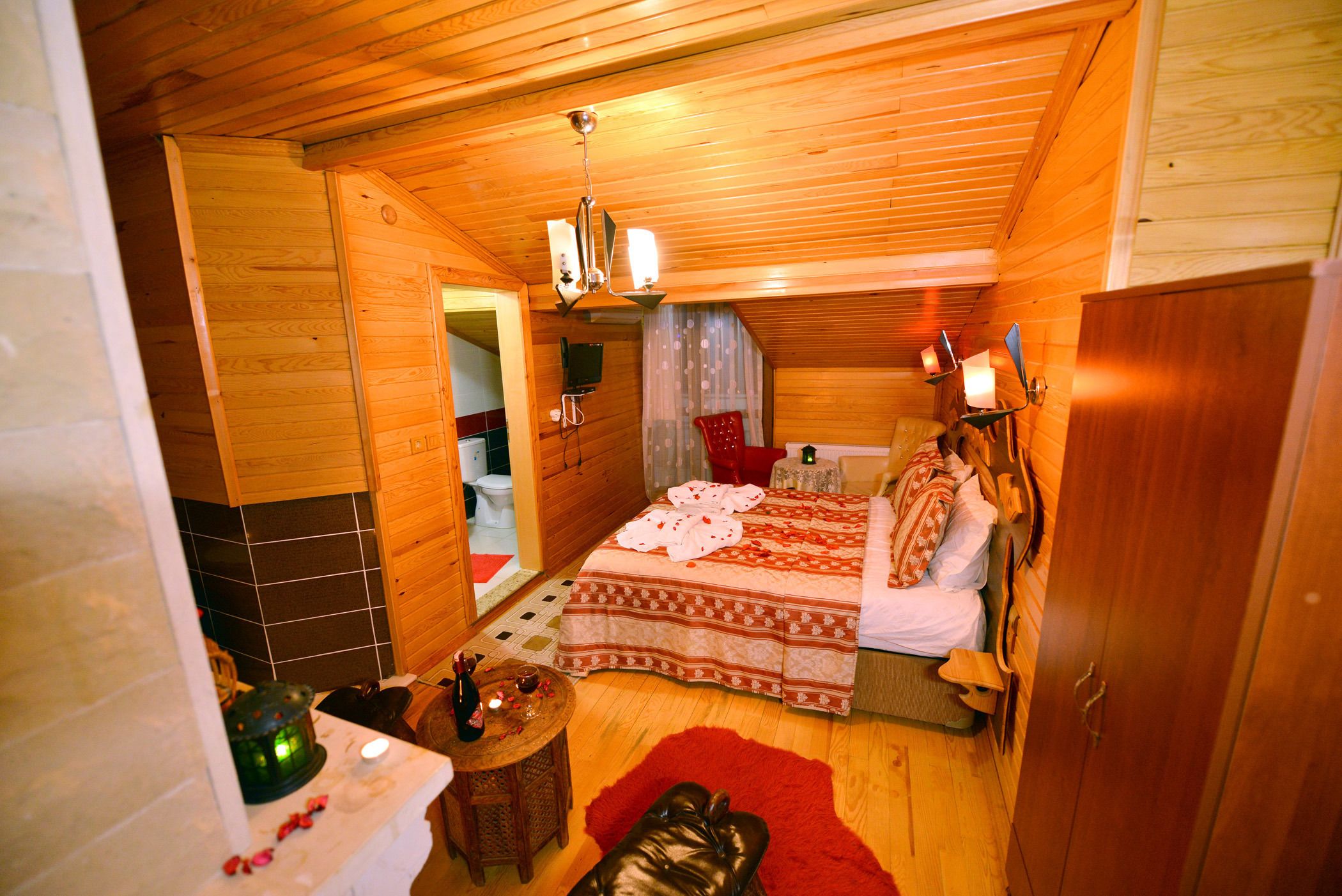 deluxe double room, fireplace (jacuzzi) | premium bedding, soundproofing, iron/ironing board