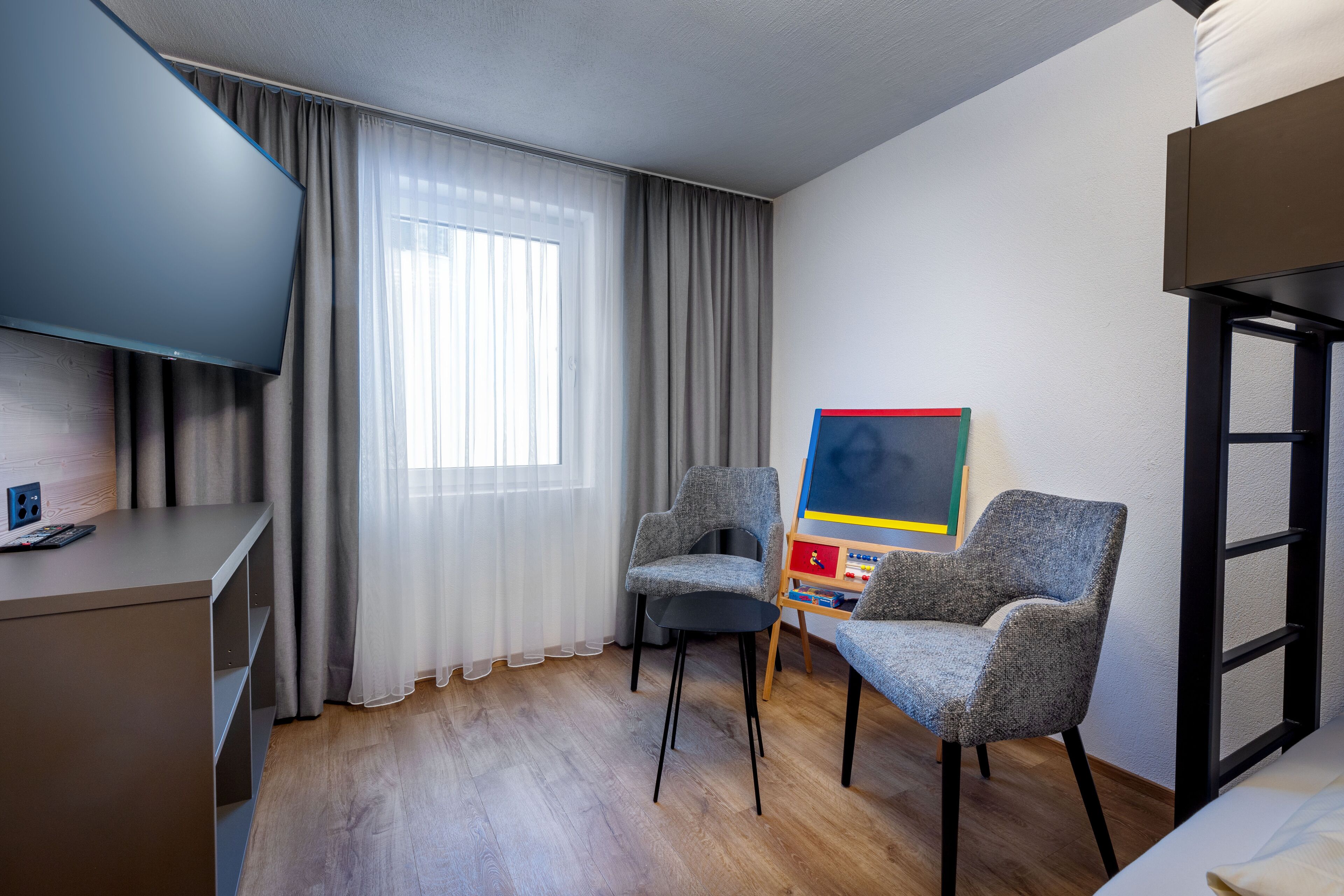 apartment | 2 bedrooms, premium bedding, down duvets, desk