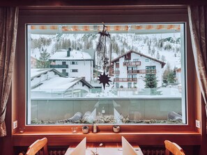 Se sirven desayunos, almuerzos, cenas y cocina regional