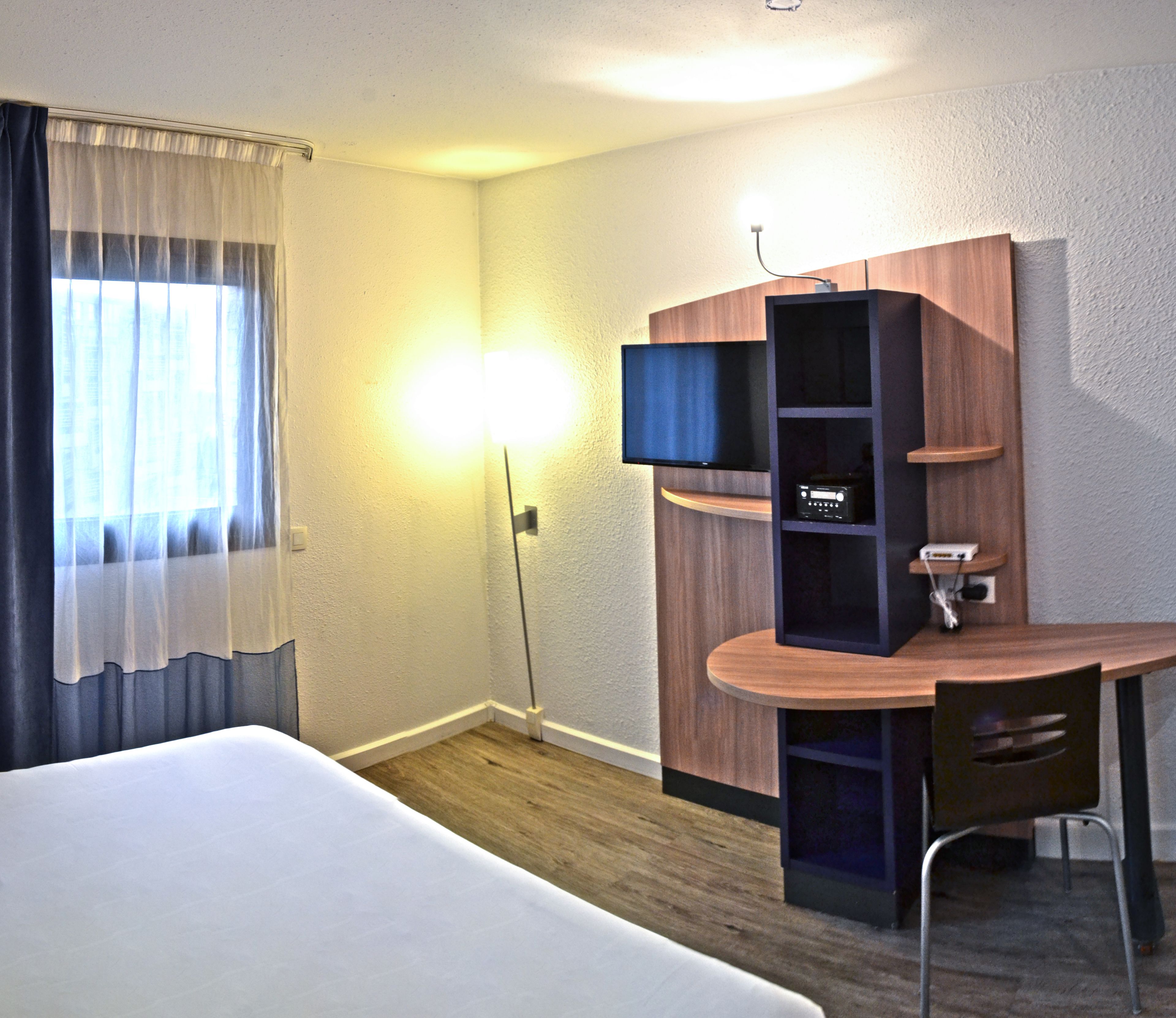 Studio, 1 Double Bed | Desk, soundproofing, iron/ironing board (on request), free WiFi