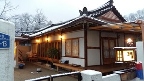 A traditional Korean hanok-style building with a tiled roof, wooden beams, and a small porch area. - Jeonju Greem (Jeonju)