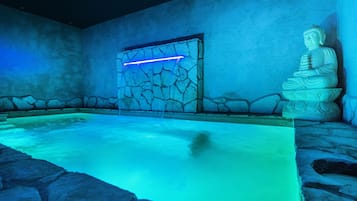 Sale per trattamenti di coppia, sauna, vasca idromassaggio