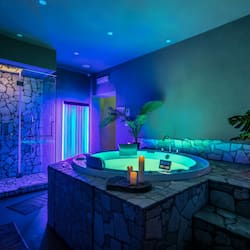 Indoor spa tub