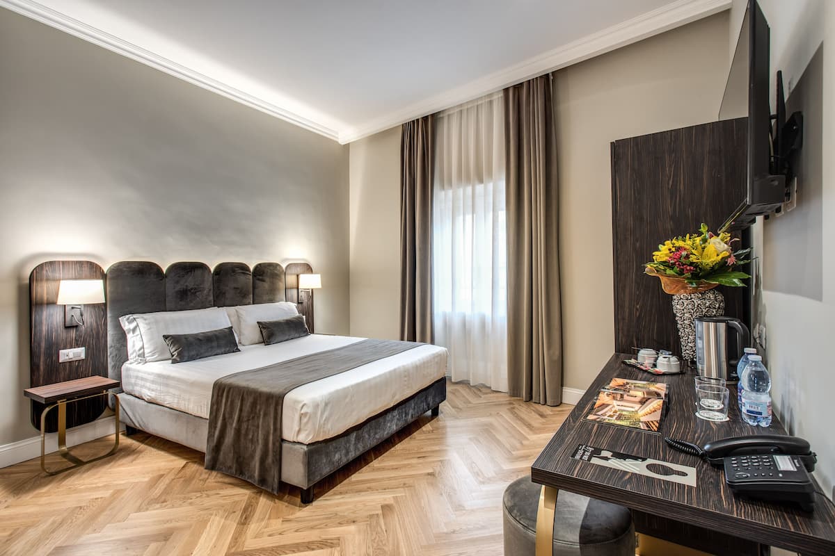 Kamar Quadruple, gedung tambahan (Via del Tritone 66) | 1 kamar tidur, seprai premium, selimut bulu angsa, dan minibar
