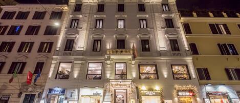 Fassade der Unterkunft – Abend/Nacht