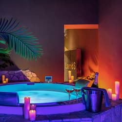 Indoor spa tub