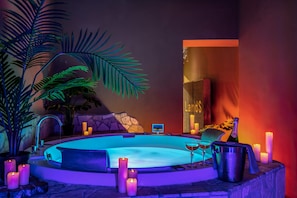 Indoor spa tub