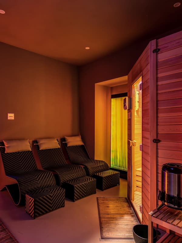 Couples treatment rooms, sauna, hot tub, Thai massages, thalassotherapy