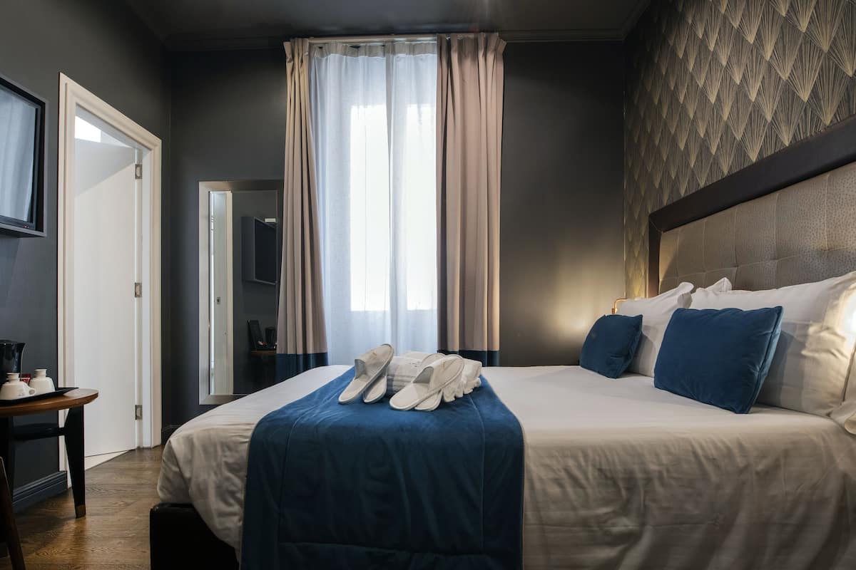 1 kamar tidur, seprai premium, selimut bulu angsa, dan minibar