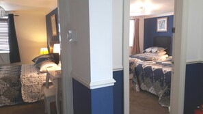 3 habitaciones, ropa de cama de alta calidad y escritorio