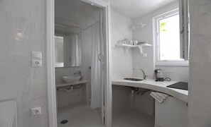 Standardzimmer, 1 Schlafzimmer | Badezimmer | Dusche, kostenlose Toilettenartikel, Haartrockner, Handtücher