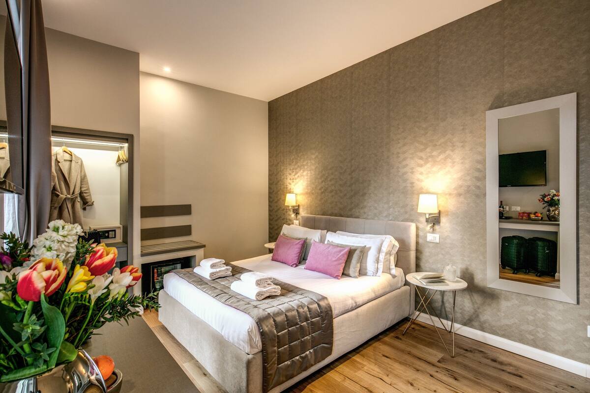 Phòng 3 | Bộ đồ giường cao cấp, chăn bông, minibar, két bảo mật tại phòng
