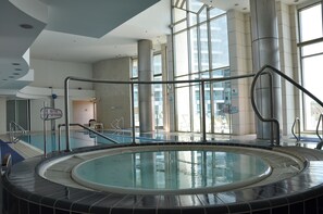 室内游泳池