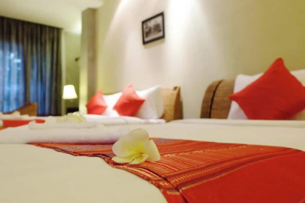 มินิบาร์, ตู้นิรภัยในห้องพัก, โต๊ะทำงาน, Wi-Fi ฟรี