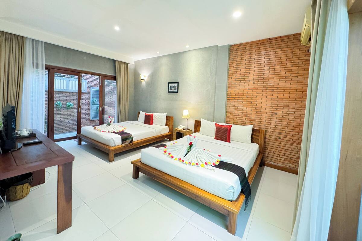 Minibar, két bảo mật tại phòng, bàn 