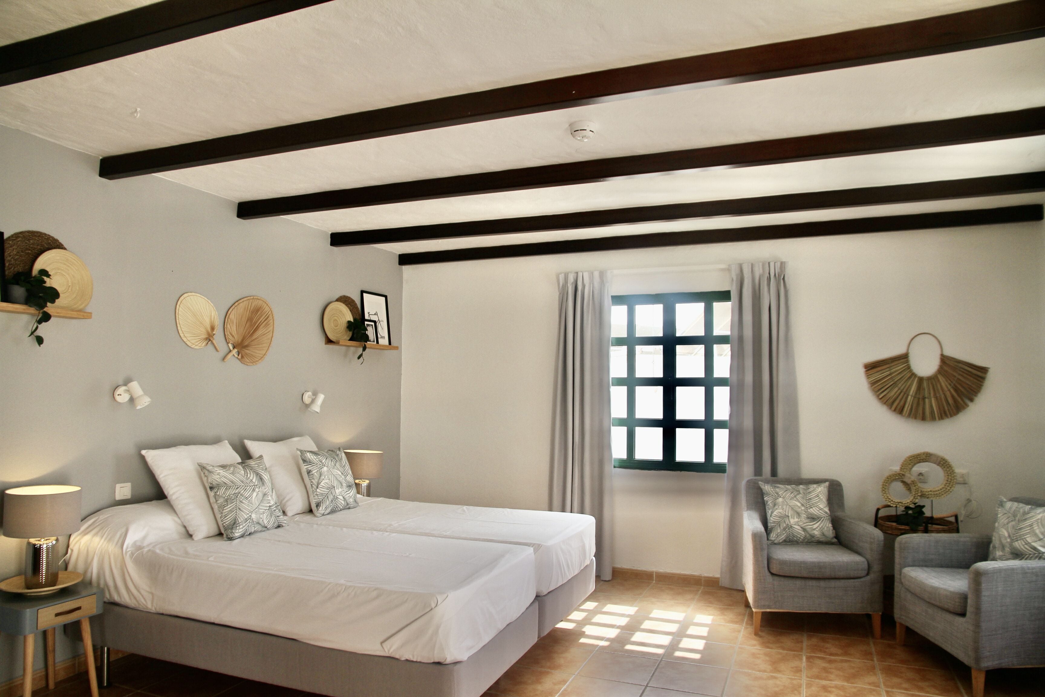 In-room safe, free WiFi, bed sheets