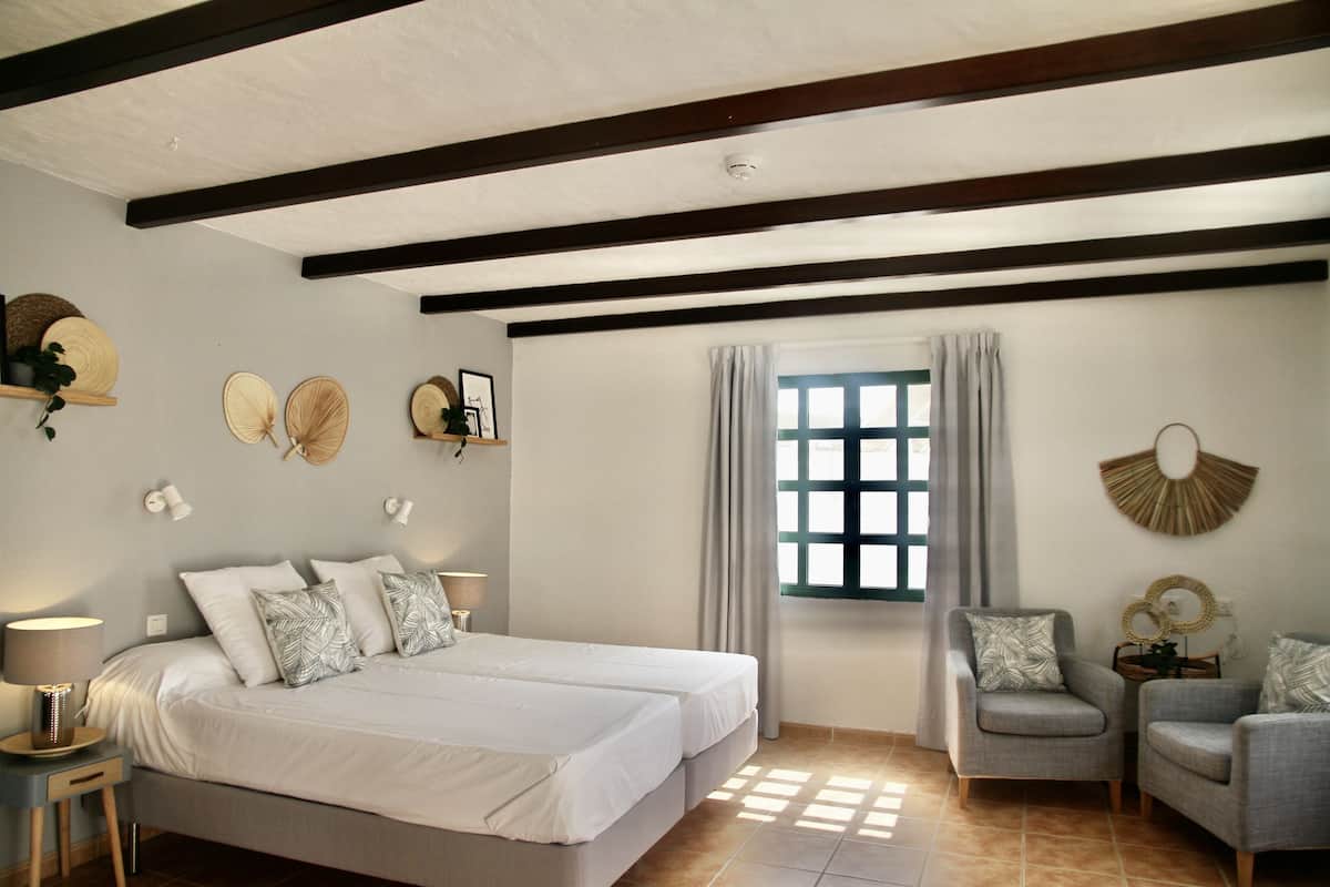 Coffres-forts dans les chambres, Wi-Fi gratuit, draps fournis
