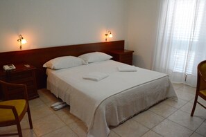 In-room safe, individually decorated, individually furnished, desk - Castelvetere Hotel (Caulonia)