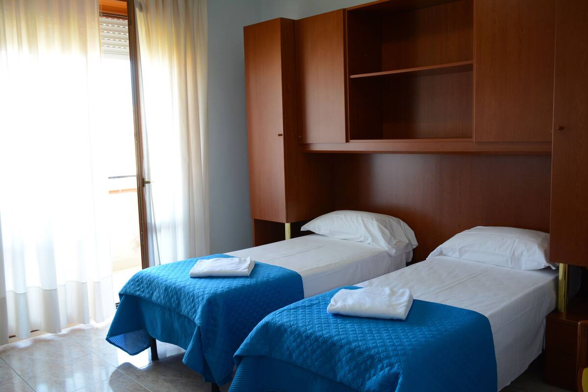 Kamar Double | Brankas dan didekorasi berbeda-beda