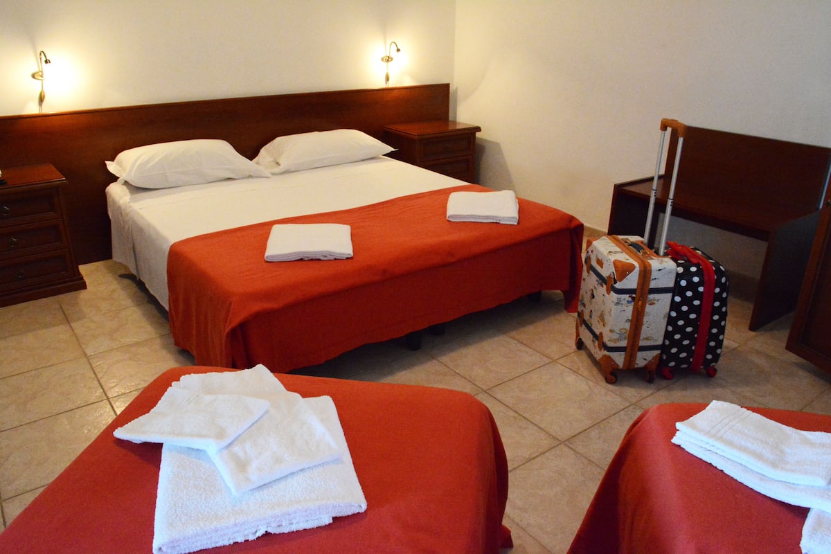 Superior Quadruple Room | In-room safe, desk, blackout drapes, soundproofing