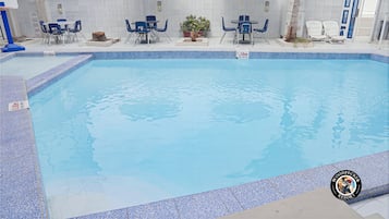 Utendørsbasseng, bassengtelt (inkludert) og bassengparasoller