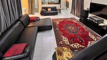 Departamento familiar | Sala de estar | Televisión de pantalla plana