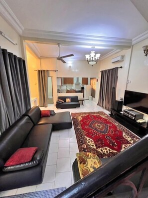 Familieleilighet | Oppholdsrom | Flatskjerm-TV