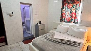 Standard Double Room | Desk, soundproofing, free cots/infant beds, rollaway beds