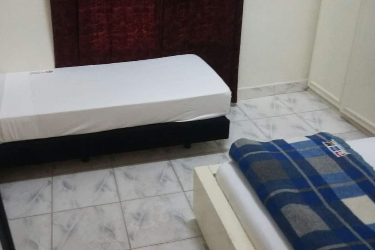 Desk, soundproofing, free cribs/infant beds, rollaway beds