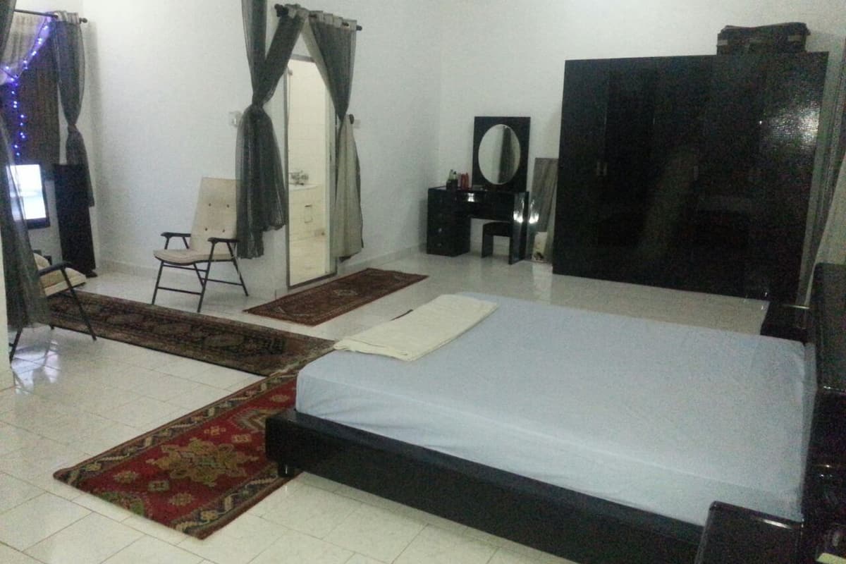 Family Apartment | Desk, soundproofing, free cribs/infant beds, rollaway beds