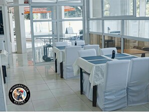 Se sirven desayunos, comidas, cenas y cocina internacional 