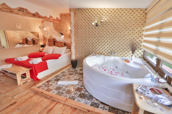 Minibar, in-room safe, free WiFi, bed sheets