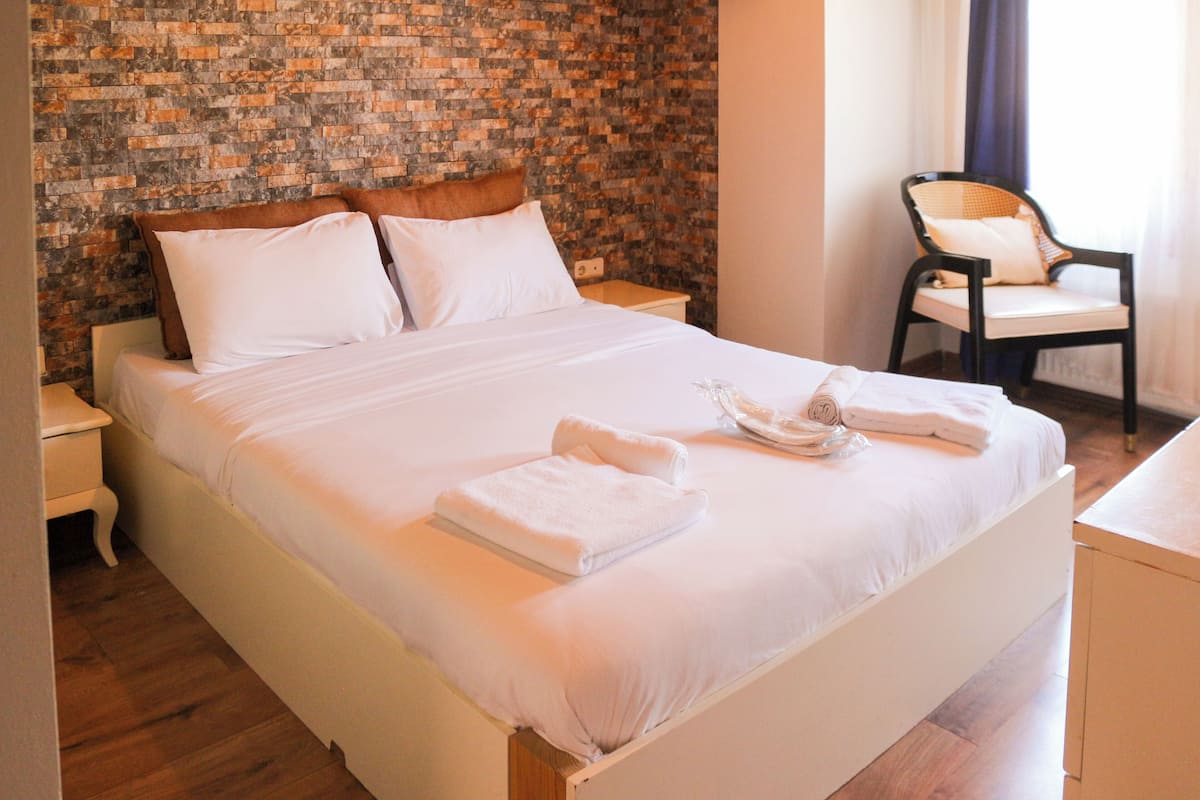 Standard Double Room | Minibar, in-room safe, free WiFi, bed sheets