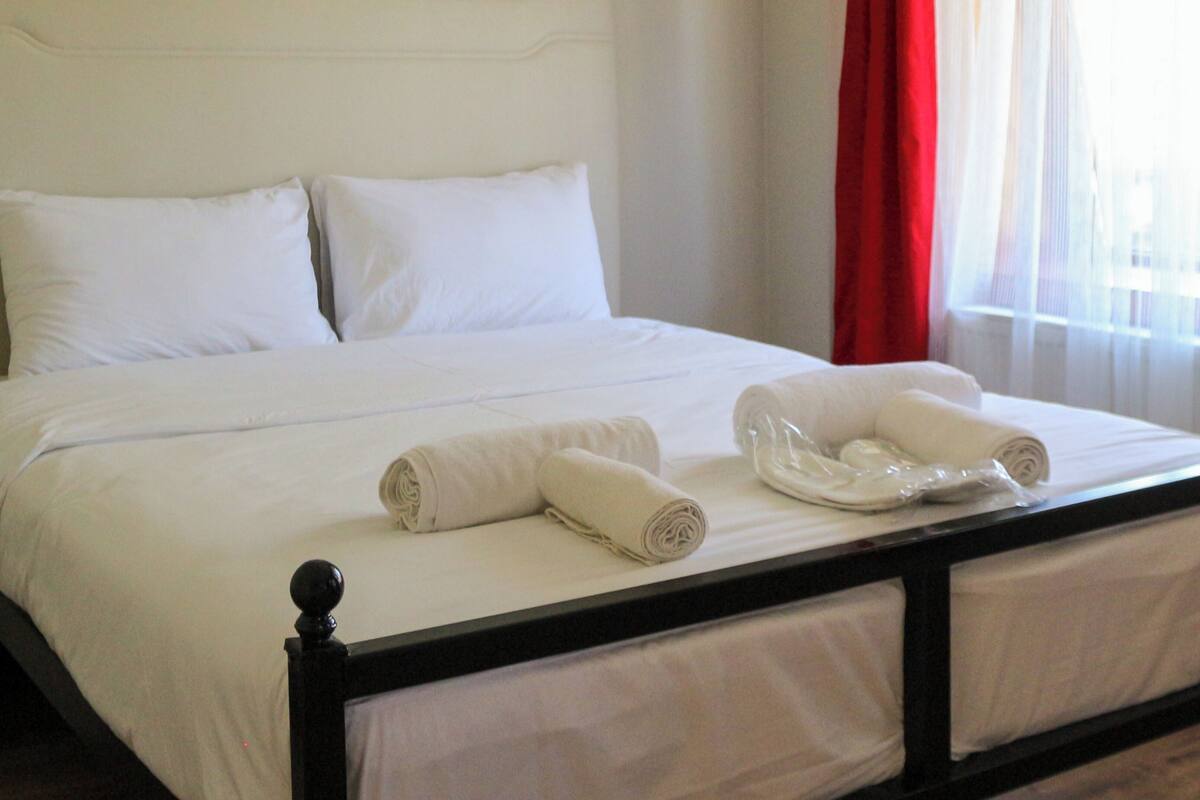 Standard Triple Room | Minibar, in-room safe, free WiFi, bed sheets