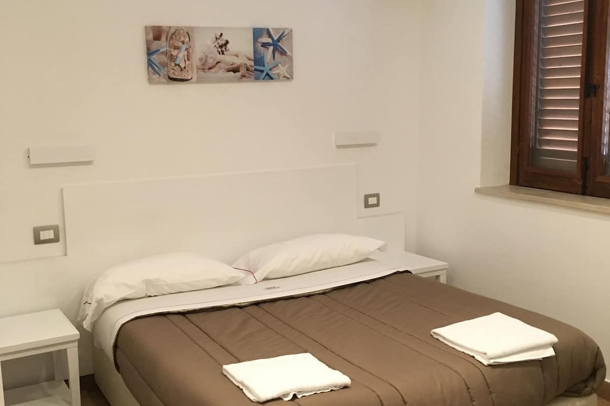 double or twin room | desk, free cots/infant beds, free wifi