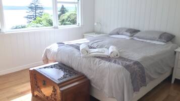 3 bedrooms, premium bedding, iron/ironing board, rollaway beds