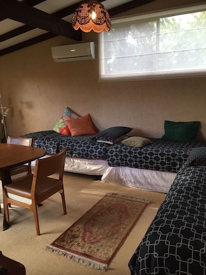 Superior-Haus, 3 Schlafzimmer, barrierefrei, Seeblick | Wohnbereich | Flachbildfernseher