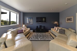 4 Bedroom Holiday Home (2 King and 5 Single) | Living room | Flat-screen TV - Lakefront Holiday Home (Okere Falls)