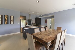 In-room dining - Lakefront Holiday Home (Okere Falls)