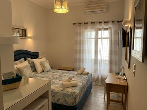 Superior Double Room | In-room safe, iron/ironing board, free WiFi, bed sheets - Minoa Hotel (Paros)