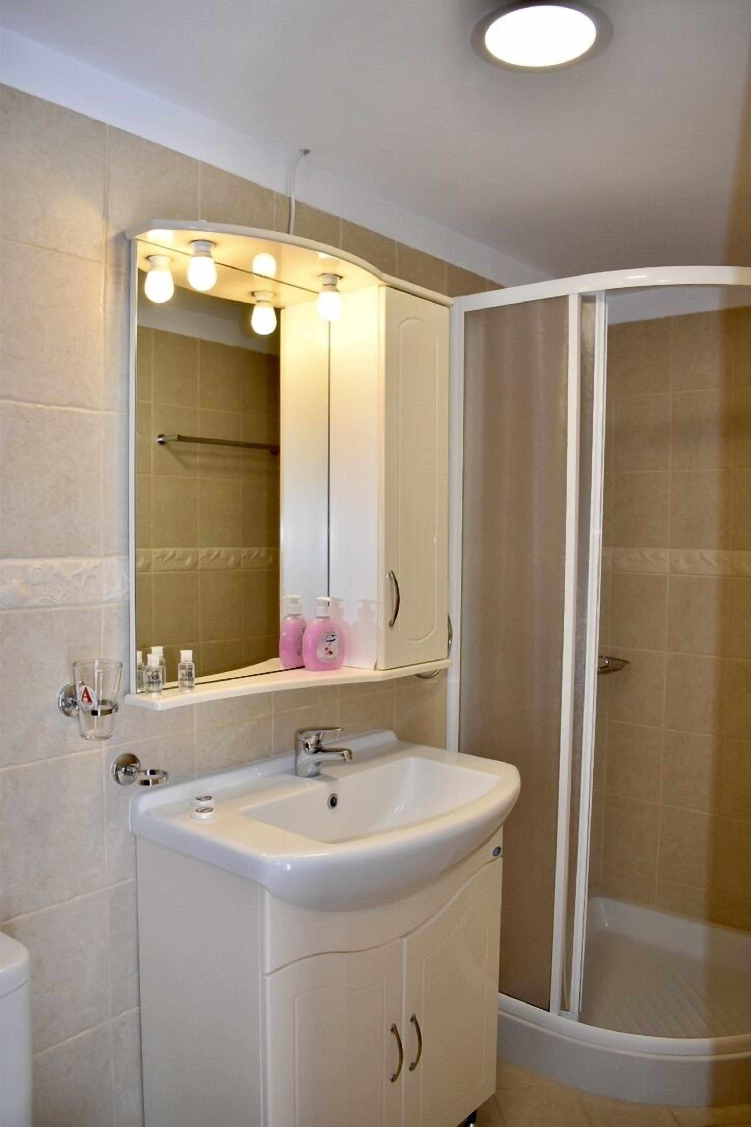 superior double room | bathroom | shower, free toiletries, hair dryer, towels
