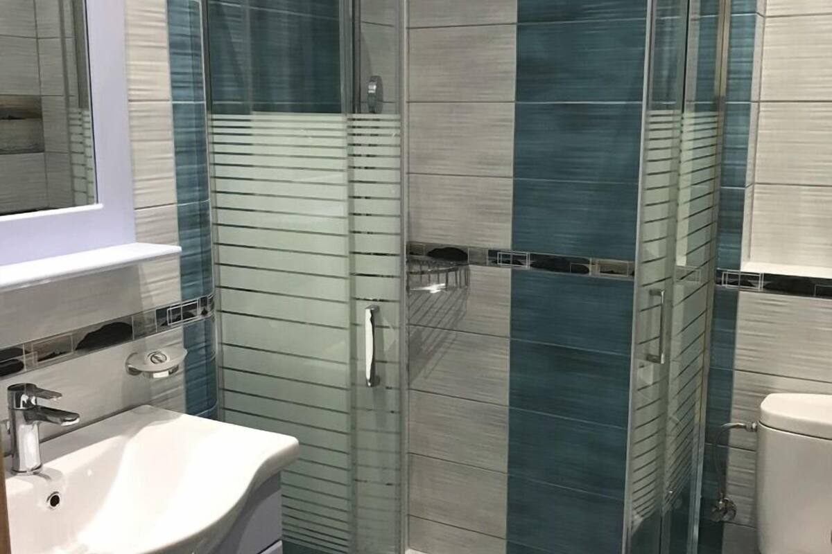 in-room safe, iron/ironing board, free wifi, bed sheets