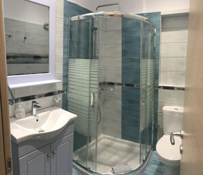 Shower, free toiletries, hair dryer, towels - Minoa Hotel (Paros)