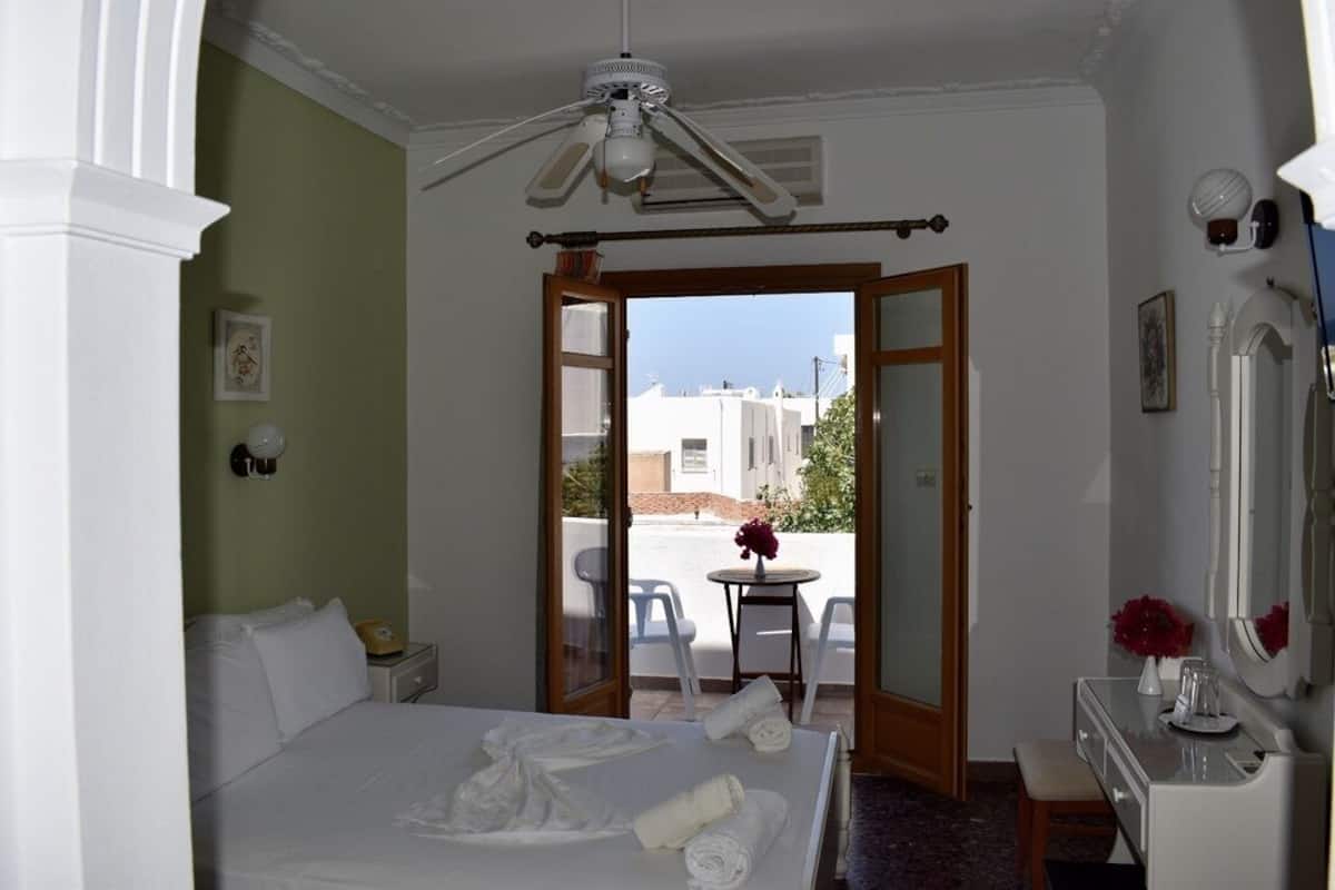 standard room | in-room safe, iron/ironing board, free wifi, bed sheets