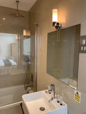 Twin Room | Bathroom | Free toiletries, hair dryer, towels - Elsinore Hotel (Llandudno)