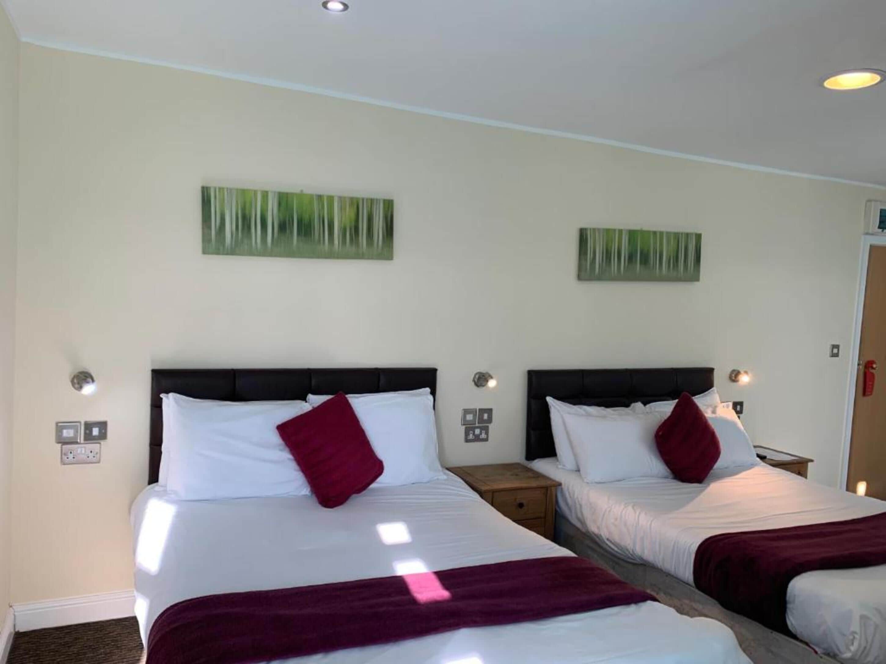 Bàn ủi/dụng cụ ủi quần áo 