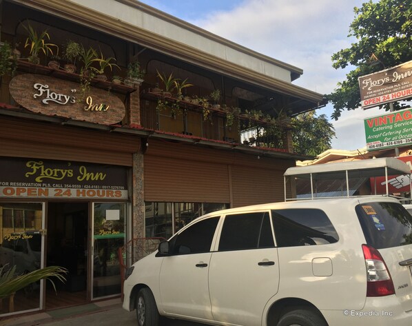 A building with a sign for 'Flory's Inn' and a 'VINTAGE Catering Service' sign.