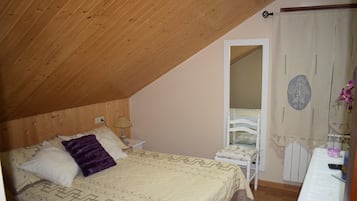 Ropa de cama de alta calidad, escritorio y cortinas blackout