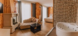 Genis Jakuzili Deluxe Suit | Individually decorated, individually furnished, blackout drapes - Ayisigi Hotel (Sile)